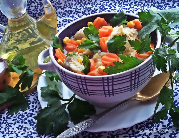 Кто любит супчики с клёцками, советую приготовить такой суп от Натальи: http://www.edimdoma.ru/retsepty/72060-sup-s-mannymi-kletskami 

Только я добавила от себя кукурузу и укроп в клёцки. Если делать маленьким детям, то лучше клёцки поменьше кидать, они разбухают. У меня вышли "на два укуса", но у меня и детки взрослые :)