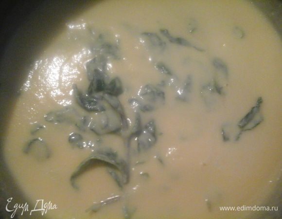 Добавить мяту, перемешать. Выключить газ, накрыть и оставить остывать 2 ч, затем последние 30 мин - в холодильнике.