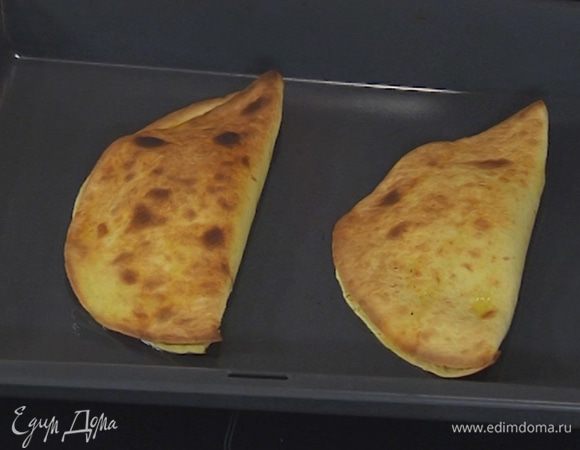 Запекать под грилем 3–5 минут.