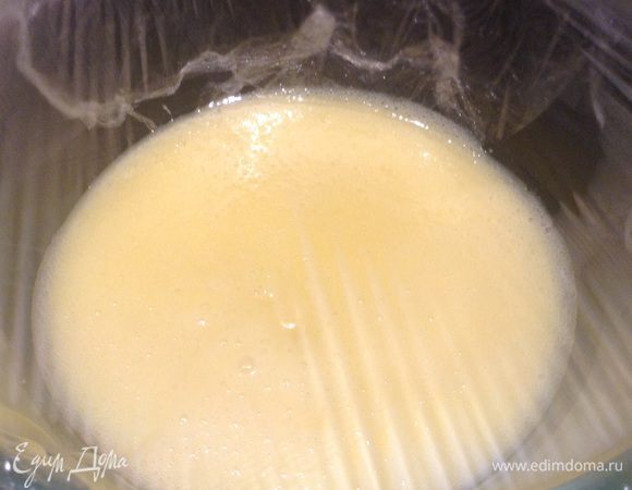 Перелить в небольшую емкость и накрыть пленкой, оставить остывать до комнатной температуры.