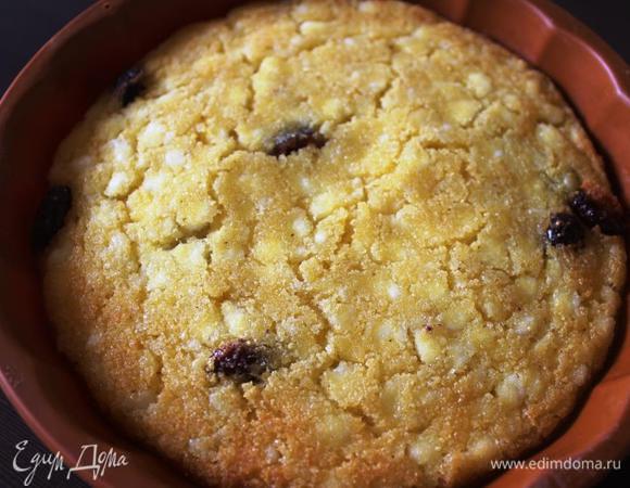 Вынуть пирог из духовки и полностью остудить в форме, чтобы он "окреп".