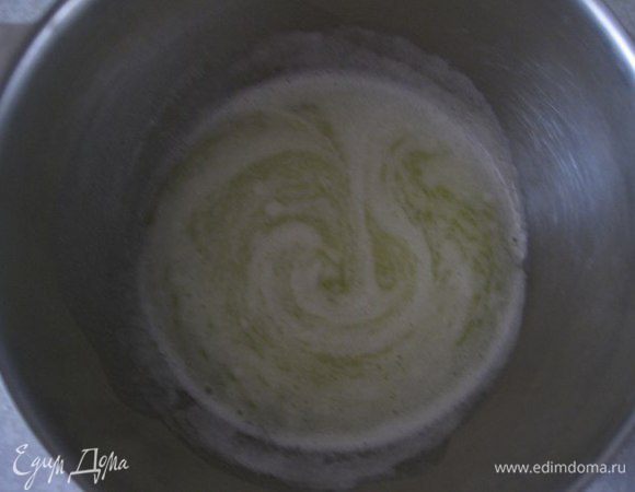 Растопить сливочное масло. 