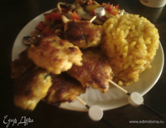 Выкладываем порциями, украшая как душе угодно. Приятного аппетита.