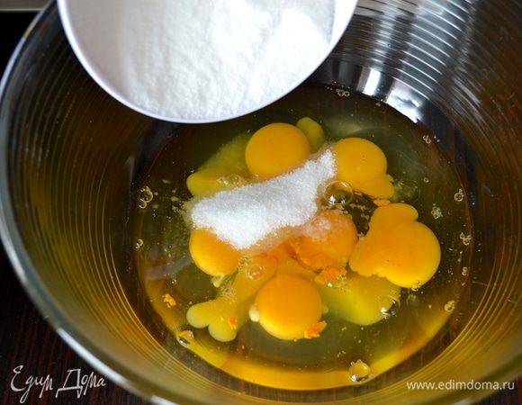 Добавить сахар и соль.