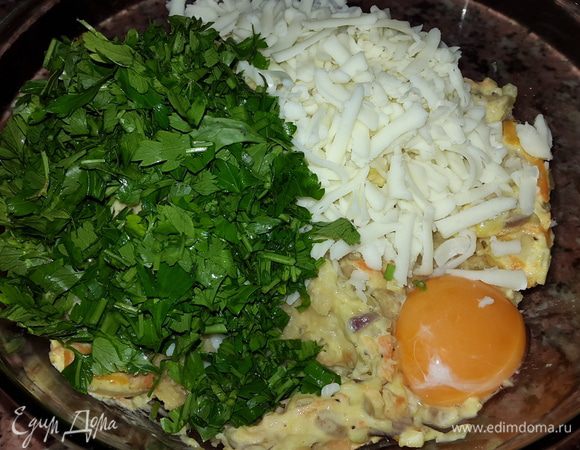 В глубокой миске соединяем все ингредиенты.