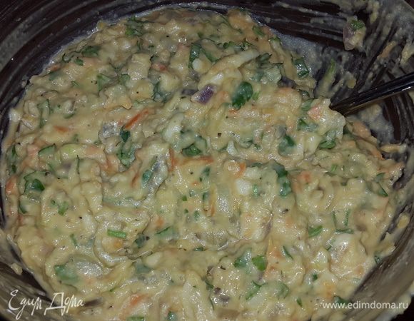 Добавляем ложку муки и тщательно перемешиваем.