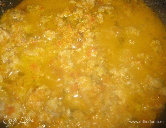 Перемешивая периодически добавляйте немного молока.