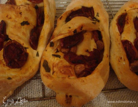 Дать подойти в течении 30 минут. Выпекать в заранее разогретой духовке 30-35 минут при 180 градусах.