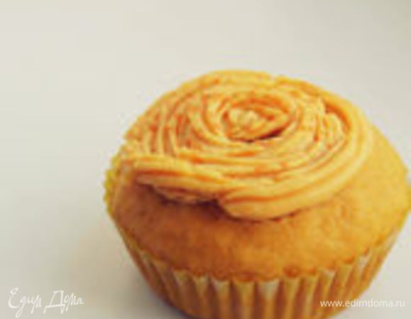 Выходит 10-12 кексов, в зависимости от размера формочек.
Остывшие кексы украсить кремом. Делается все быстро, главное дать кексам чуть-чуть остыть, чтобы крем не поплыл.