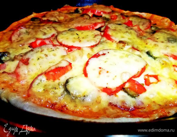 Вот так выглядит пицца с пылу с жару. Ребята конечно налетели, дело было вечером...