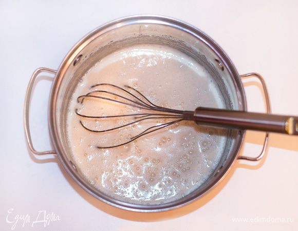 Взбить венчиком до однородности.
