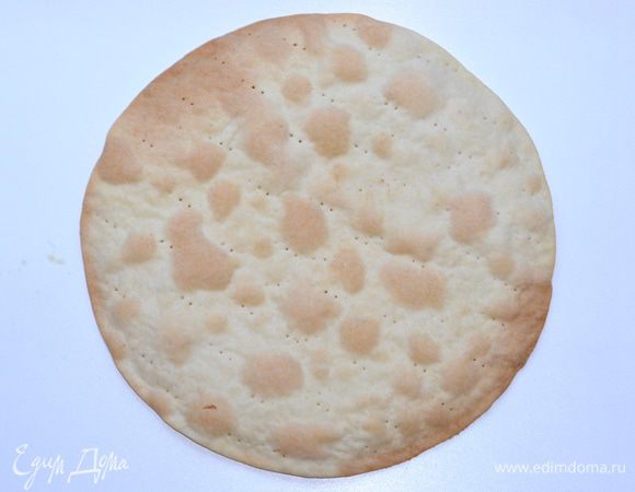 Выпекать при 200 гр примерно 3-4 мин, до легкого румянца.