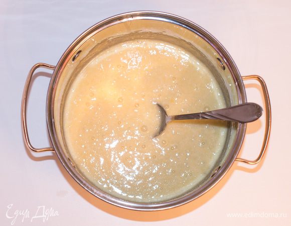 Взбить с помощью миксера до однородности.