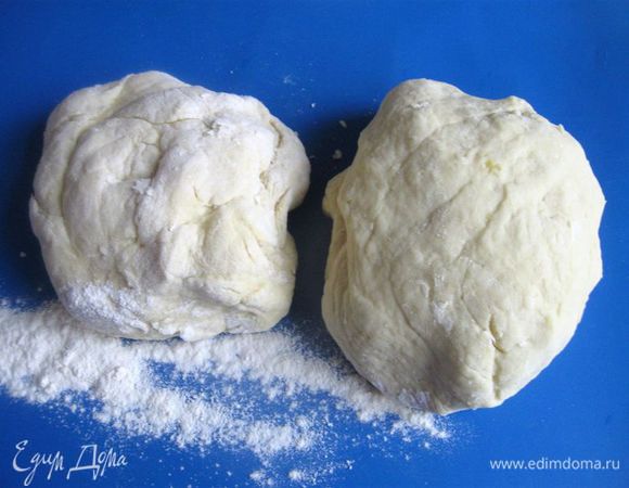 Разделить на 2 части. Так вам удобнее будет раскатывать тесто. 