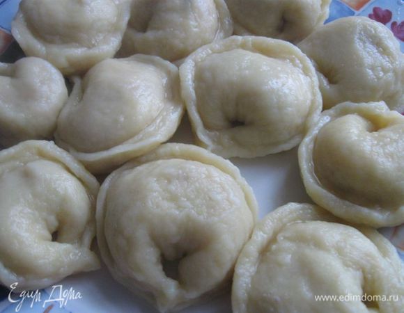 Отварить в кипящем картофельном отваре с добавлением мяты, сливочного масла в течение 5-7 минут. Отвара должно быть достаточно, можно разбавить водой, если отвара мало или же варить партиями.