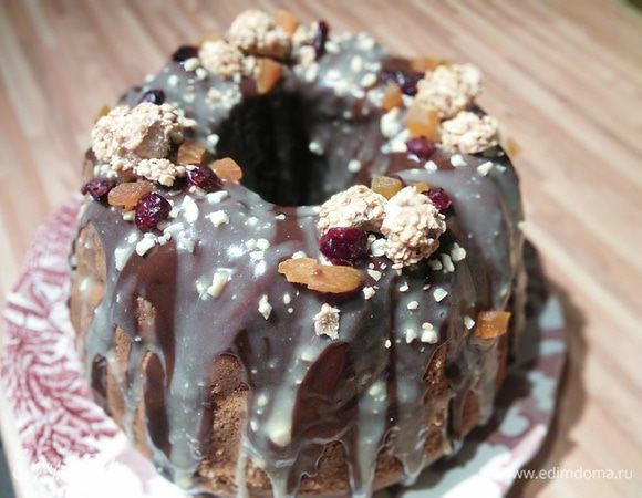 Украсить на ваш вкус (у меня оставшиеся "Джотто", кусочки фундука, кураги и клюквы)