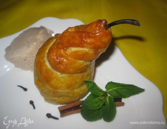 Груши в тесте подавать с мороженым, лучше с домашним.
Приятного аппетита!