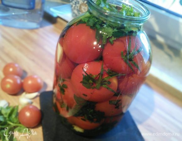 Через несколько недель ароматные помидоры готовы к употреблению. Закусон мировой. Приятного аппетита!