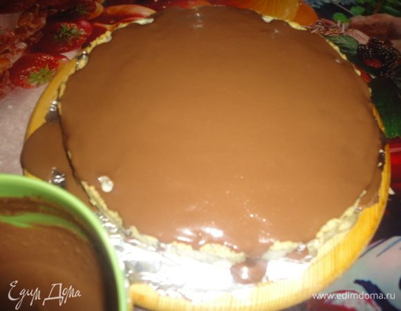 Полностью остывший тарт залить сверху ганашем и поставить в холодильник минимум на 2 часа.