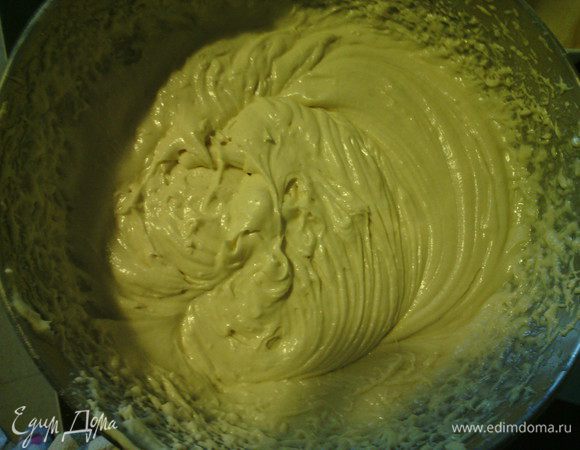 В 2/3 часть теста добавить ванильный сахар, в другую часть 1/3 — какао. 