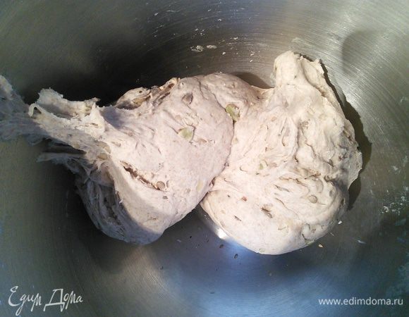 Вымешиваем в течении 20 мин на средней скорости.