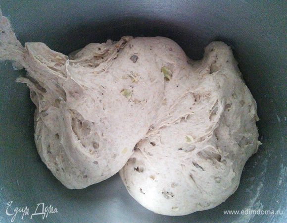 Накрываем плёнкой и оставляем на 20 мин при комнатной температуре отдохнуть. 