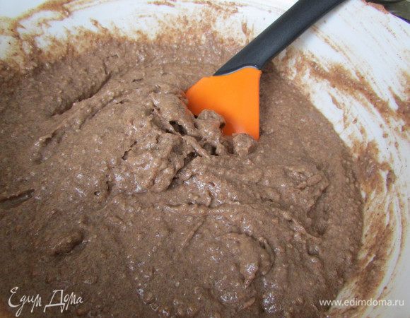 Замесить тесто.