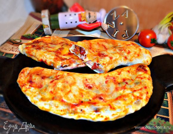 Готовые кальцоне подавайте горячим к столу. 
Buon appetito!