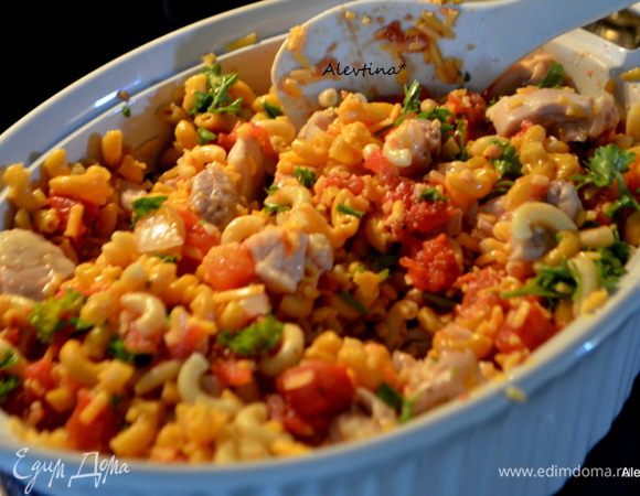 Затем протертый сыр моцарелла, порубленную свежую петрушку, соль и перец. Перемешать.