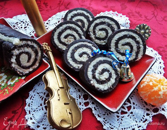 Подаём вот так, разложив веером, чтобы полюбоваться красивым разрезом.