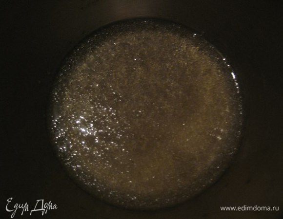 Для белого слоя: в 80 мл. молока растворяем 5 гр. желатина. 

