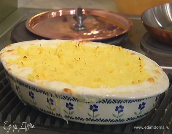 Выпекать пирог в разогретой духовке 40 минут.