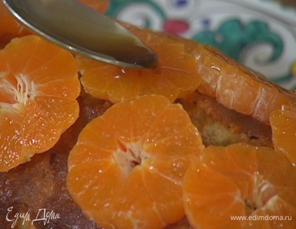 Полить кекс оставшимся сиропом.