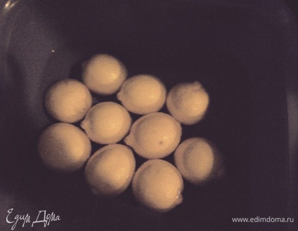 Залить лимоны водой и оставить на 24 часа. 