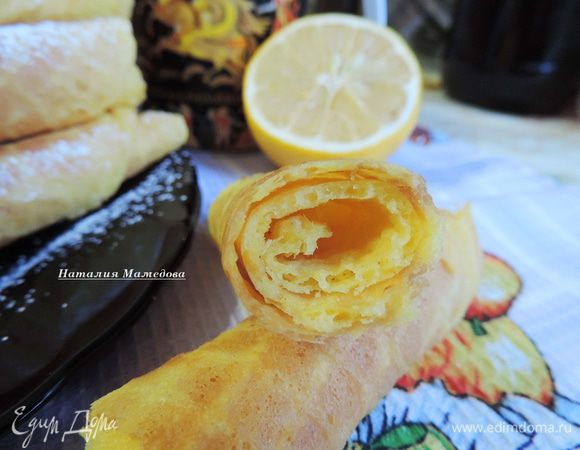 Чтобы вафли дольше сохранились хрустящими, после остывания сразу же сложите их в герметичный контейнер и храните в сухом месте. Приятного аппетита!