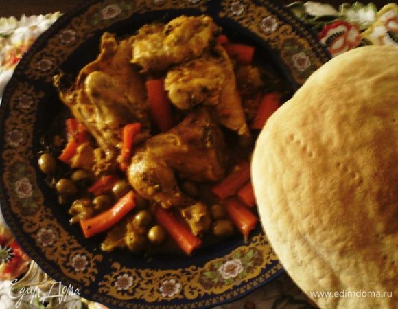 Подаем в большом блюде с домашним хлебом. 
Приятного аппетита. 