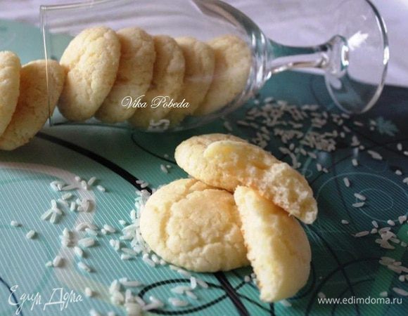 Чтобы печенье оставалось мягким, хранить его нужно в пакете или другой закрытой емкости.
Если же любите корочку и мягкую серединку, то храните его открытым.
Приятного аппетита!
И радуйте себя и своих близких!
