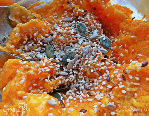 Добавим тыквенные семечки или микс как у меня из разных семечек.
