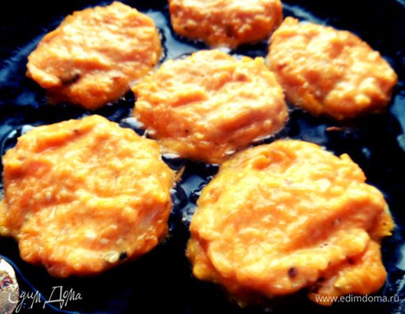 Прикрыла пармезанчик снова массой.