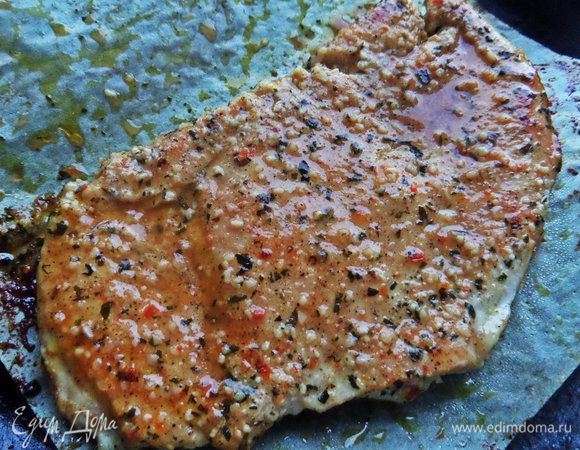 И жарим быстро с двух сторон, обваляв в итальянских приправах.