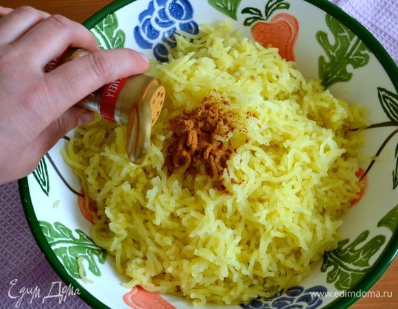 Добавить к нему щепотку корицы.