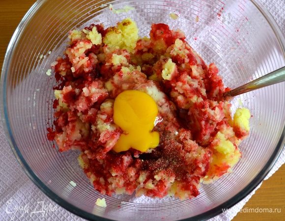 Добавить яйцо.