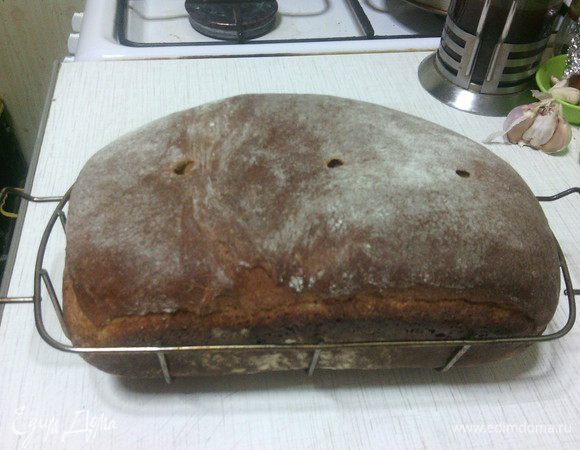 Остудите готовый хлебушек на решетке.