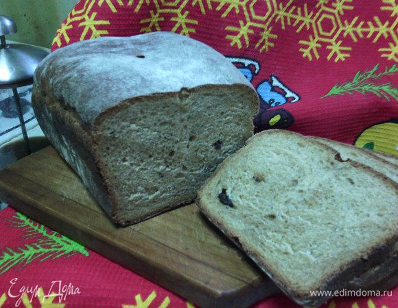 Угощайтесь! Приятного аппетита! :)

Хлеб отлично сочетается с различными сырами, особенно с благородными выдержанными, но и с обычным сливочным маслом тоже очень приятно его кушать :)