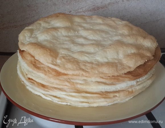 И так все 8 раз. В результате у нас получается целая стопка коржей.