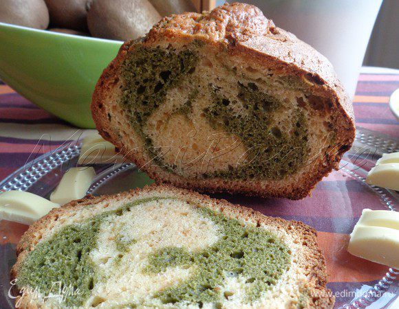 Если используете не силиконовую форму для выпечки, то предварительно смазать ее маслом.

Выпекать кекс 50 минут или до готовности (деревянная палочка будет сухой, если тесто проткнуть). 

Готовый кекс вынуть из духовки, дать постоять минут 5 в форме, затем вынуть и остудить на решётке.

Приятного аппетита!