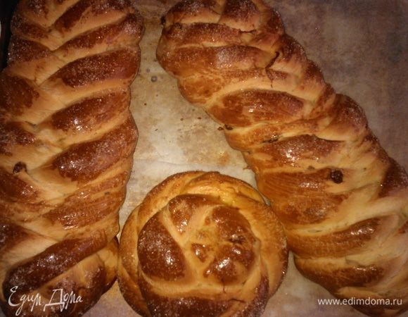 Выпекаю 45 минут,а вы, мои хорошие, следите за своей духовкой!!! Через положенное время вытаскиваю, проверяю на готовность все!!! Можно ставить чайник, как остынут наши булки, сразу все за стол!!!