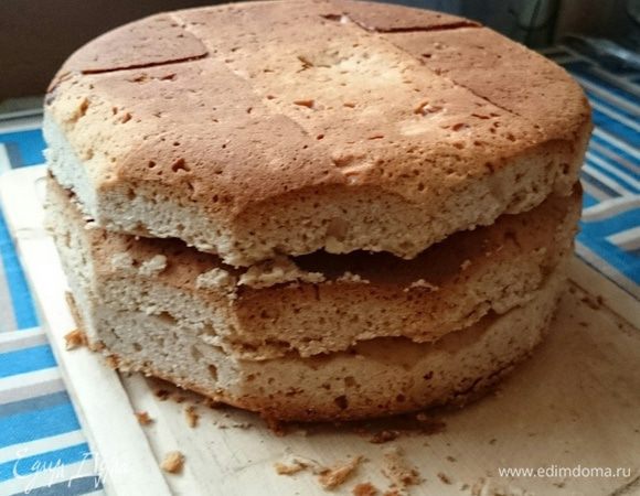 Выравниваем коржи.