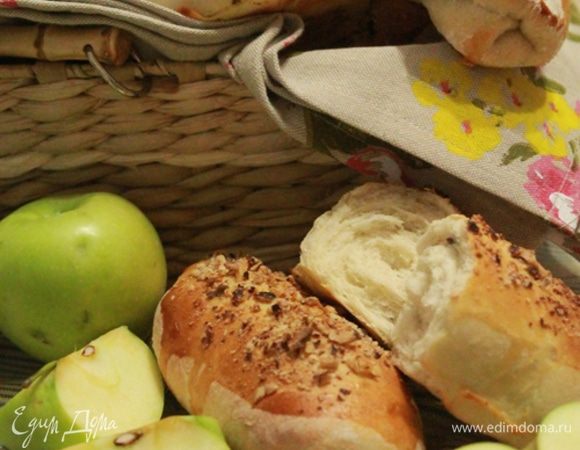 Выпекать 10-15 минут, все зависит от размера ваших булочек.