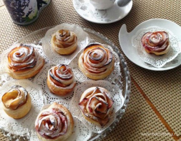 Вот такие розочки из тыквы и яблок я подавала к сегодняшнему завтраку :)
Быстрый, без лишних хлопот десерт на завтрак!!!